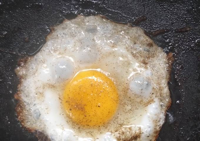 Sunny side up egg poach