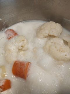Una foto de Crema de coliflor y zanahoria 🥕
