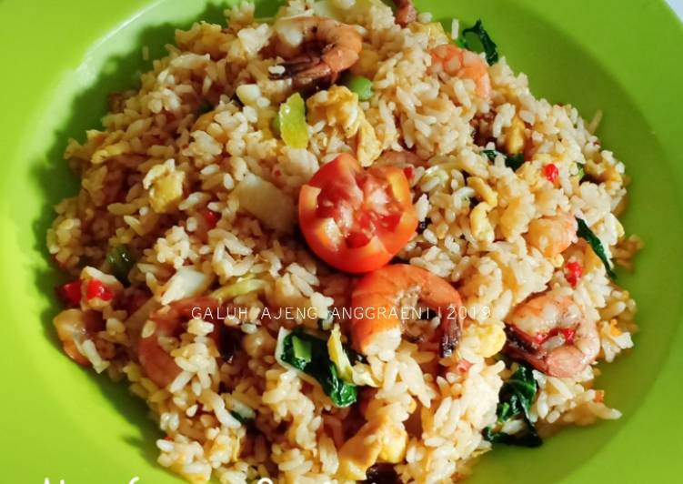 Bagaimana Menyiapkan Nasi Goreng Seafood , Bisa Manjain Lidah