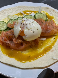 Una foto de Cena en 10 minutos: Wrap de Salmón ahumado