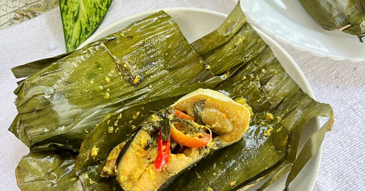 204. Pepes Ikan Patin Bumbu Kuning