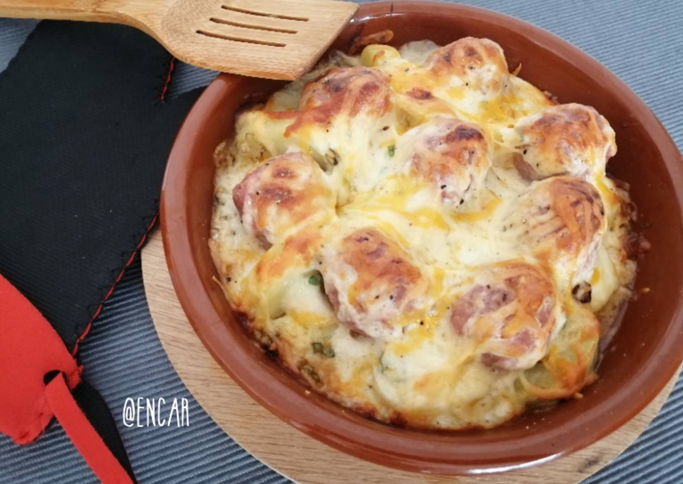 Pastel de patatas y albóndigas