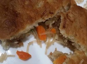 Una foto de Hotteok 호떡 filled with Chinese noodles and vegetables- relleno de fideos y vegetales