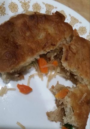 Una foto de Hotteok 호떡 filled with Chinese noodles and vegetables- relleno de fideos y vegetales