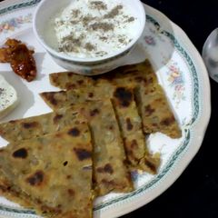 A picture of Dal Parantha with 25g Paneen.