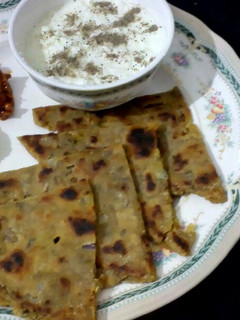 A picture of Dal Parantha with 25g Paneen.