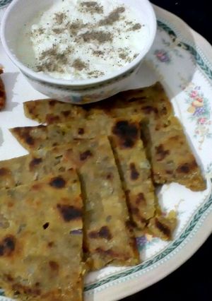 A picture of Dal Parantha with 25g Paneen.