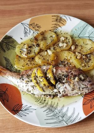 Una foto de Besugos al horno con patatas, infusionados con aceite de tomillo