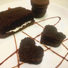 A picture of Oreo Cake Shots.