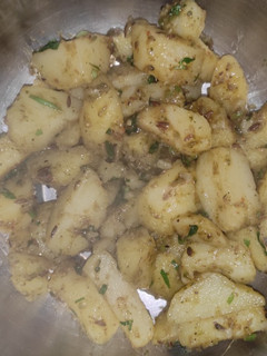 मसाला आलू(aloo masala recipe in hindi) रेसिपी मुख्य फोटो