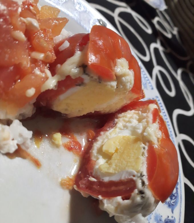 Una foto de Tomates rellenos con huevo