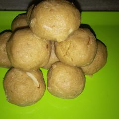 A picture of Gond ladoo.