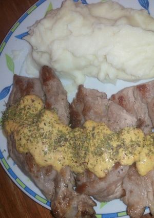 Una foto de Solomillo de cerdo con crema de verduras