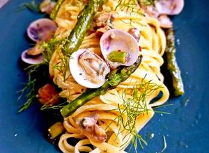 Foto di Tagliolini Vongole e Punte d'Asparagi con Finocchietto e Olio di Agrumi
