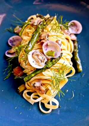 Foto di Tagliolini Vongole e Punte d'Asparagi con Finocchietto e Olio di Agrumi