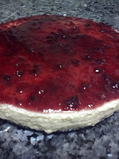 Una foto de Tarta de queso con mermelada de frutos rojos