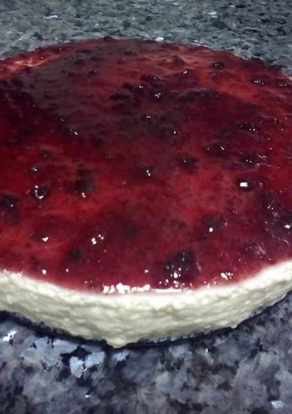 Una foto de Tarta de queso con mermelada de frutos rojos