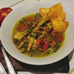 A picture of Soto Ceker Bumbu Kuning, Mantap, Lezat & Empuk.