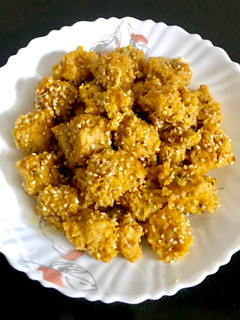 દૂધીના મુઠીયા (Dudhi Muthiya Recipe in Gujarati) રેસીપી મુખ્ય ફોટો