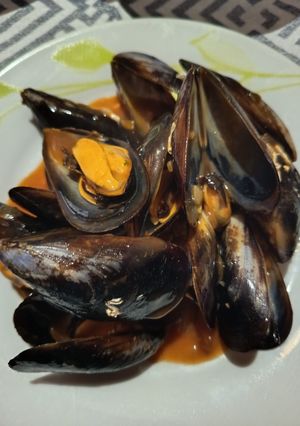 Una foto de Mejillones a la Marinera con Tomate