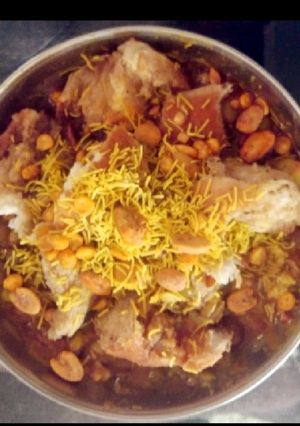 મિક્સ કઠોળ રગડા ભેળ (Mix Kathol Ragda Bhel Recipe In Gujarati) રેસીપી મુખ્ય ફોટો