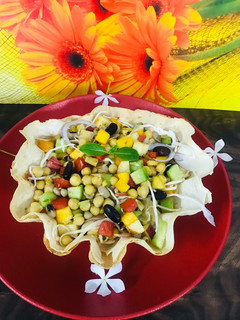 A picture of Leftovers diet beans salad in tacos 🌮.