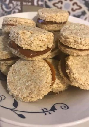Una foto de Alfajores con solo 3 ingredientes ♥️♥️♥️♥️
