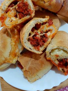 Una foto de Panecillos de pan preñao en horno de leña