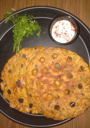 भाजणीचे थालीपीठ (thalipeeth recipe in marathi) रेसिपी चे मुख्य फोटो 