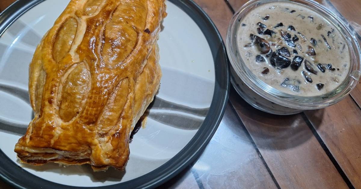 Resep Salmon En Croute With Mushroom Sauce Oleh Gisti Cookpad