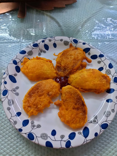 आलू के पकौड़े (Aloo ke pakode recipe in hindi) रेसिपी मुख्य फोटो