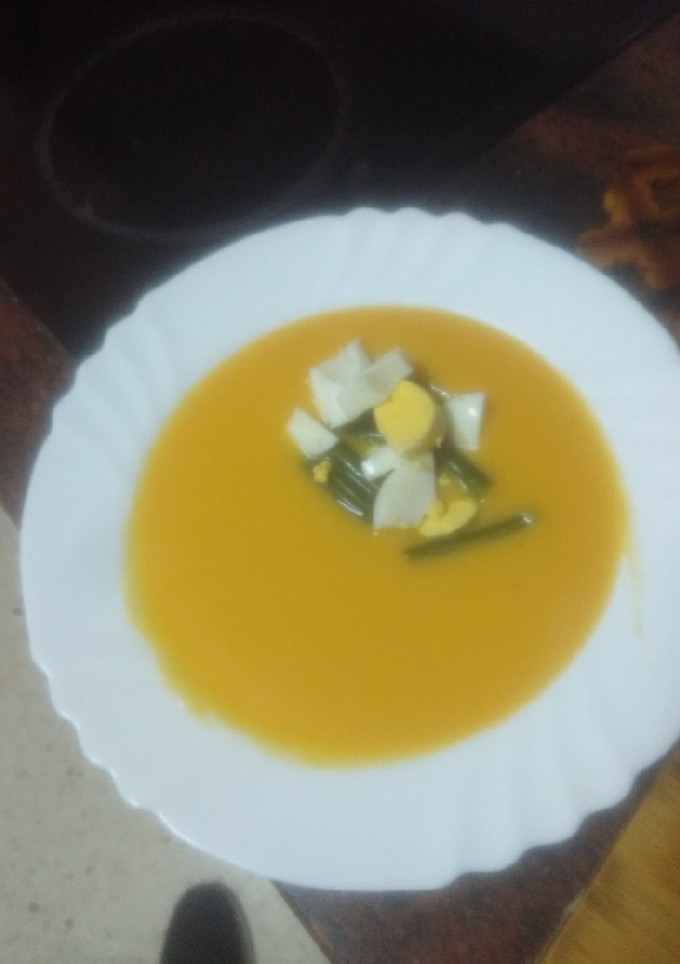 Una foto de Vichyssoise de calabaza con judías verdes y huevo duro