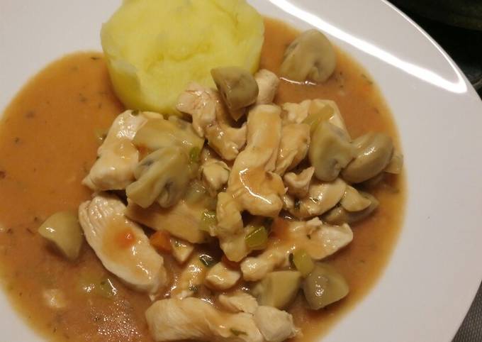 Chicken in a white wine and tarragon sauce