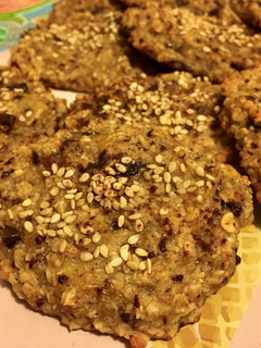 Una foto de Galletas saludables de avena, plátano y chocolate