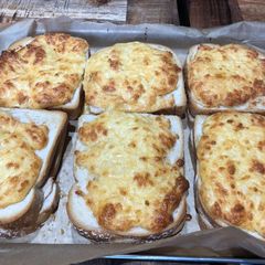 A picture of Croque-Monsieur gourmet version.