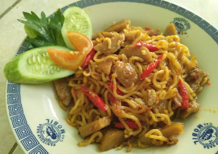 Indomie goreng baso kencur pedas (ala anak kost)