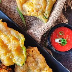 A picture of Palak pakoras.