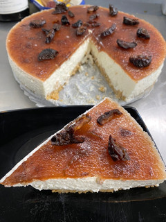 Una foto de Pastel de queso con mermelada de ciruela