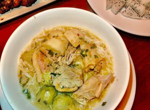 Hình của món Bún vịt om sấu 🦆.