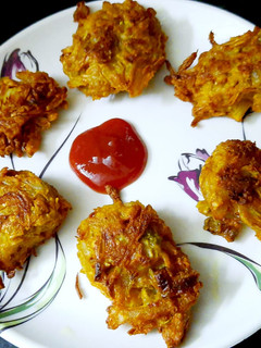 प्याज के पकौड़े (pyaz ke pakode recipe in HIndi) रेसिपी मुख्य फोटो