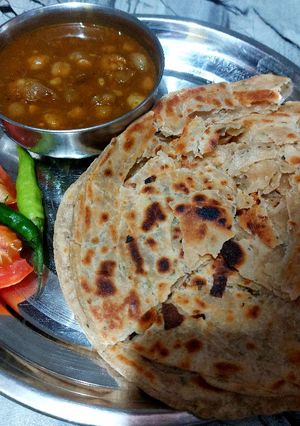 चूर चूर पराठा (Chur Chur paratha recipe in Hindi) रेसिपी मुख्य फोटो
