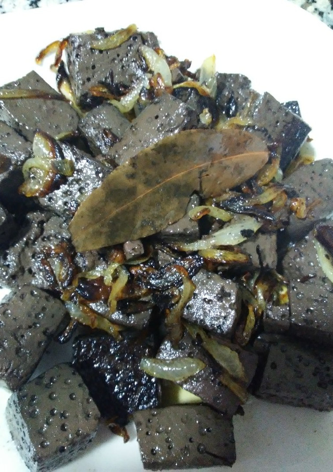 Una foto de Sang amb ceba. (Sangre con cebolla)