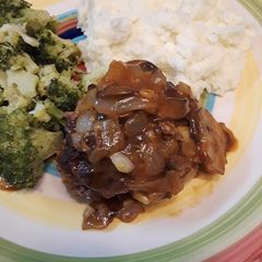 A picture of Salisbury Steak.