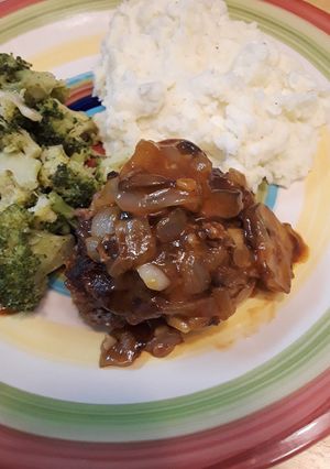 A picture of Salisbury Steak.