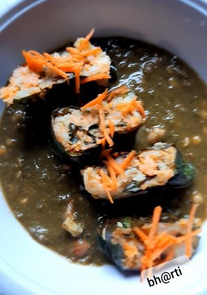 तिरंगा आळूवडी व फदफद (tiranga aloo wadi ani fatfat recipe in marathi) रेसिपी चे मुख्य फोटो