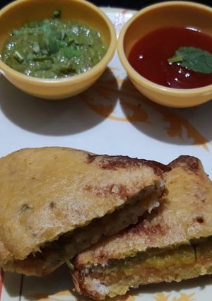 બ્રેડ પકોડા(bread pakoda recipe in Gujarati રેસીપી મુખ્ય ફોટો