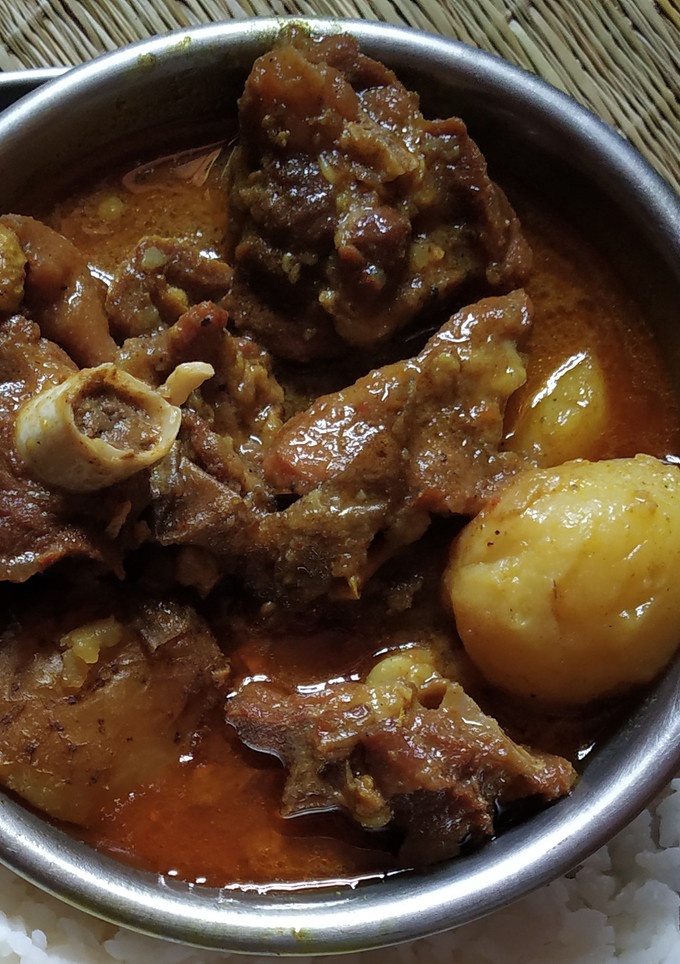 A picture of Odia style Mutton curry.