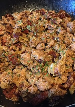 Une photo de Porc aux tomates séchées, ail mariné, oignon et épices italiennes