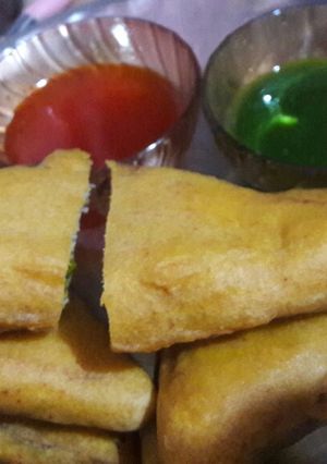 A picture of Bread Pakoda.