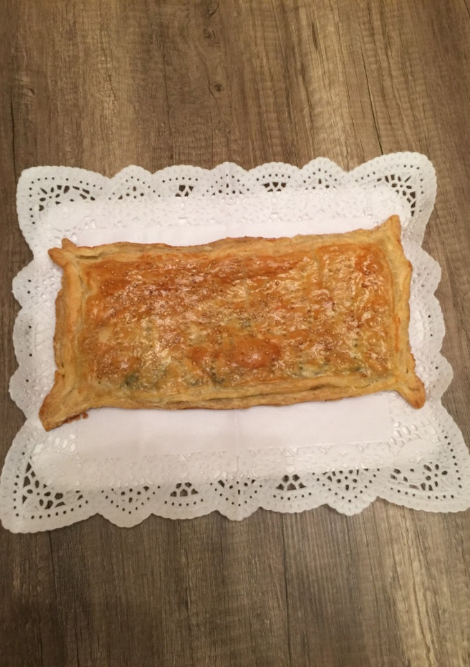 Una foto de Empanada de morcilla y compota de manzana